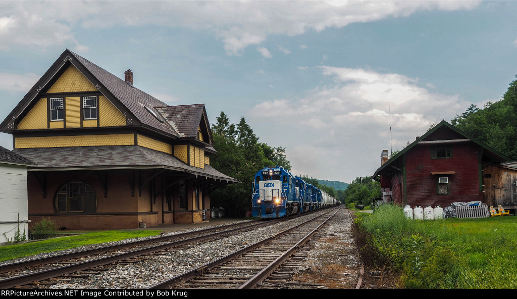 GMTX 2331 leads northbound VTR detour freight past the exCV passenger